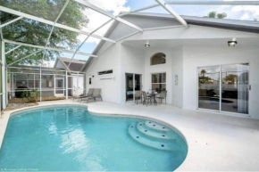 Relaxing 4 bedroom home with pool near Disney!